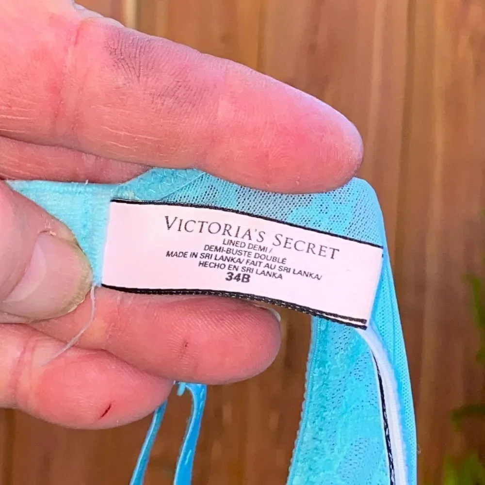 Victoria’s Secret size 34B lined demi bra